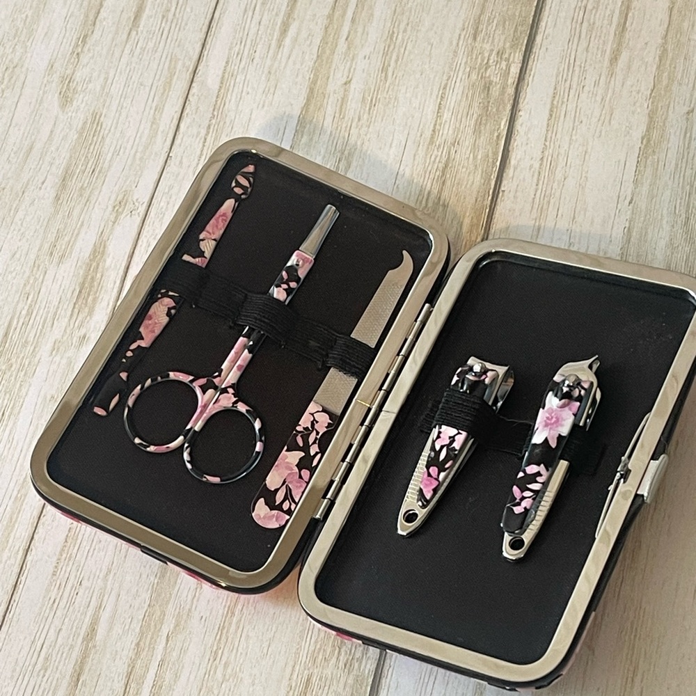 New Manicure Set in Case